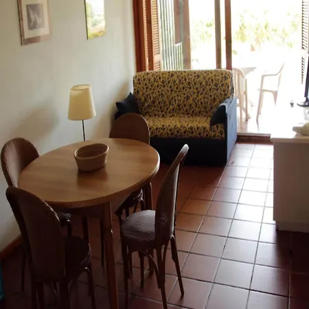 In Di Arzachena, Sardinia カンニジョネ