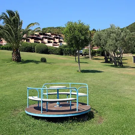 In Di Arzachena, Sardinia カンニジョネ